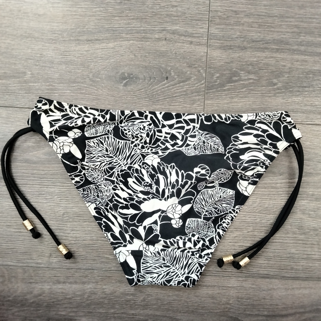 Debenhams Nwot Black And White Floral Print Bikini Bottom Women's Size 6 — image 2 of 8